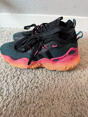 Kids basketball shoes in orange and Pink - Comfortable Everyday Play Shoes